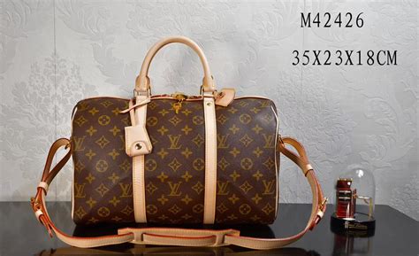 Products by Louis Vuitton: Keepall Bandoulière 35 Bag